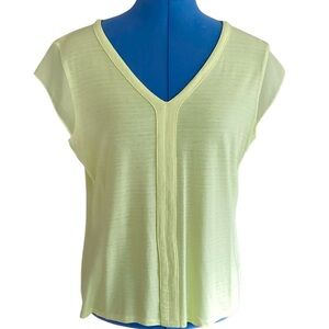 Liz Claiborne lightweight V neck cap sleeve pull over blouse. Medium